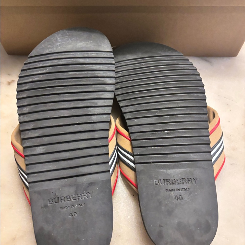 Burberry Men’s 3D Icon Stripe Thong Sandal - Picture 10 of 12